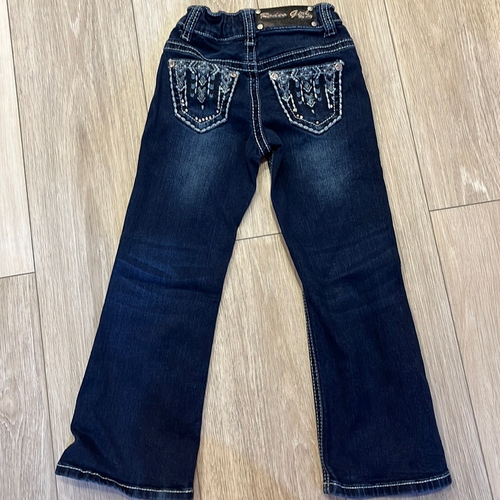Rodeo Girl Jeans Size 5- looks new.